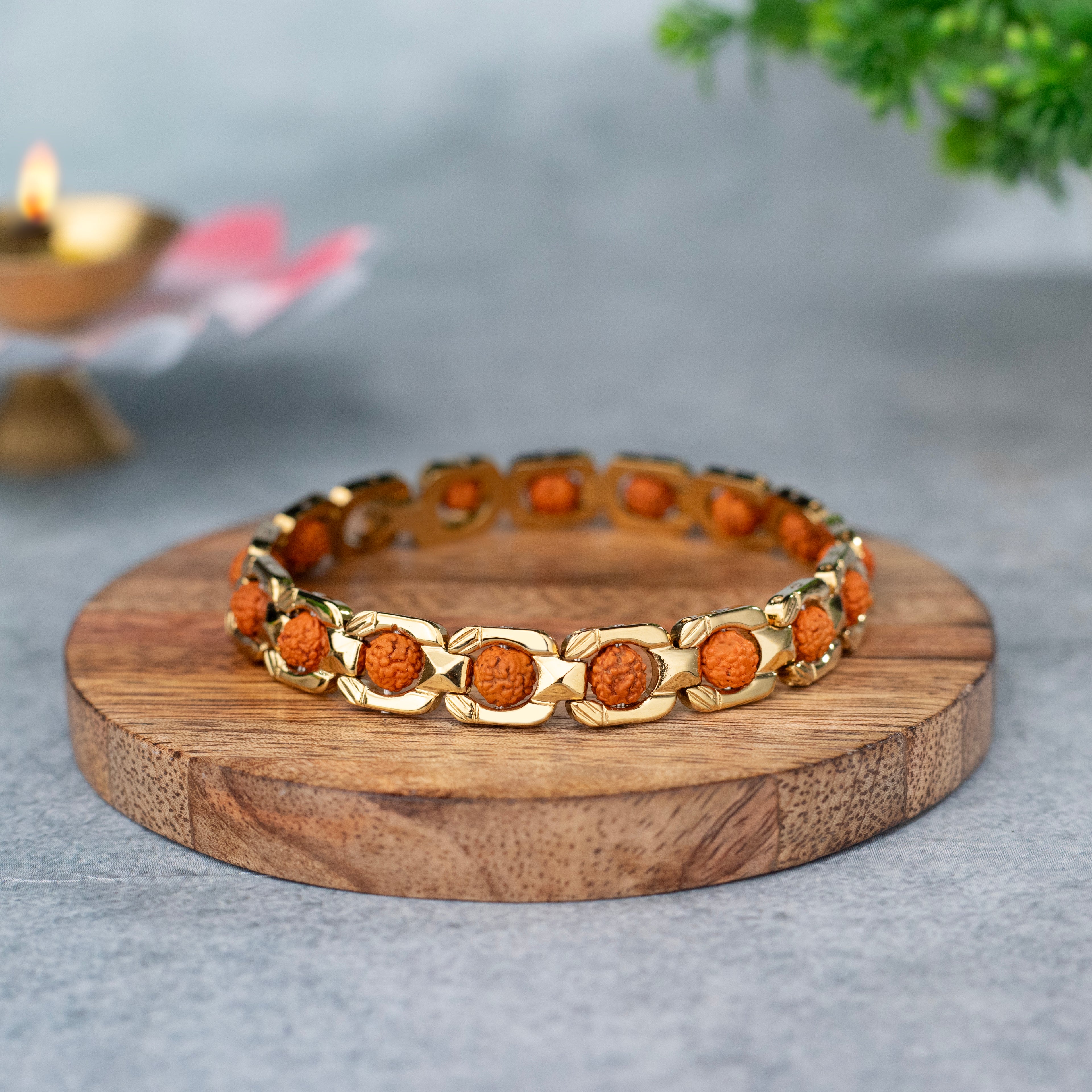 Trinetra Rudraksha Kada