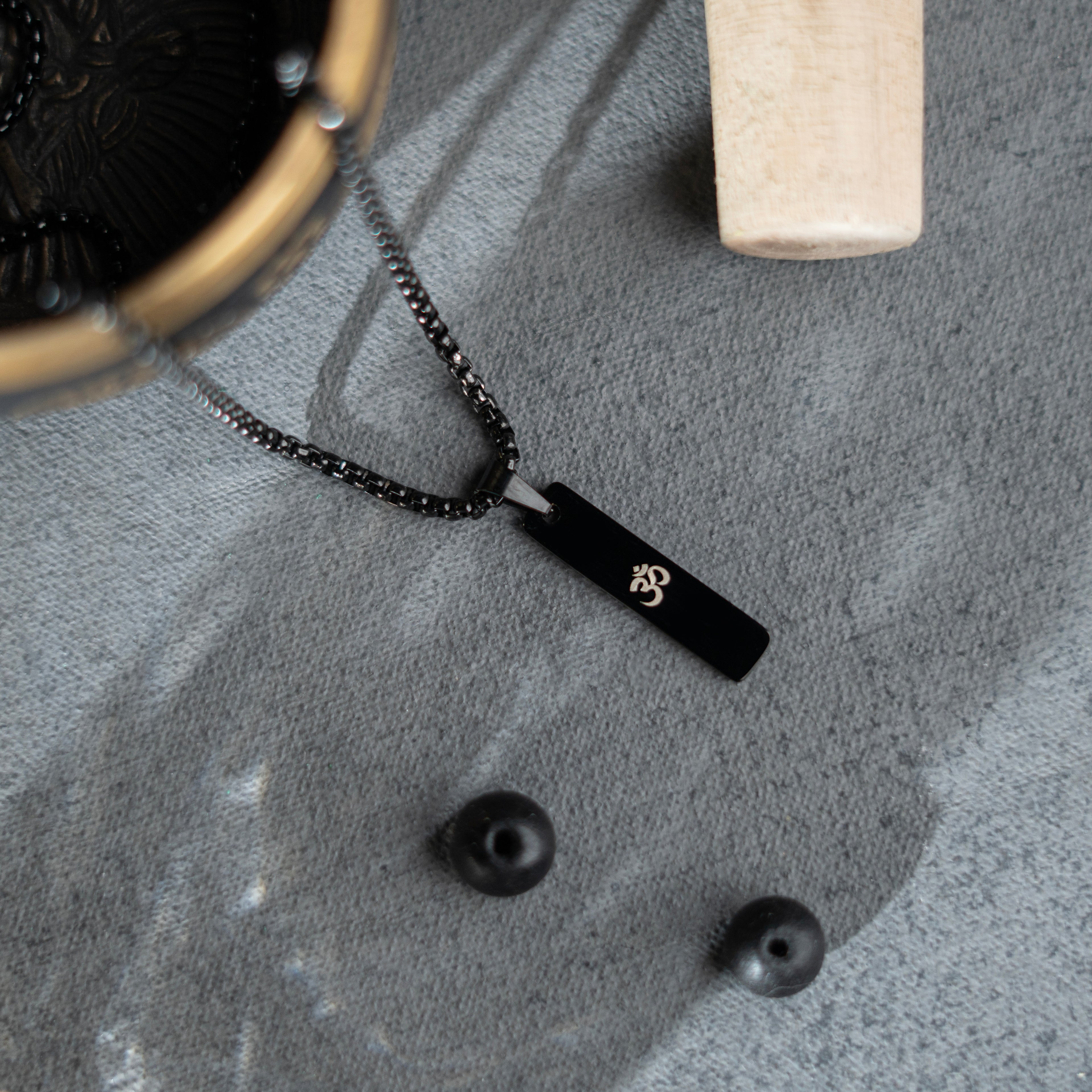 Noir — Om Chain