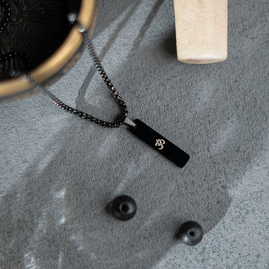 Noir — Om Chain