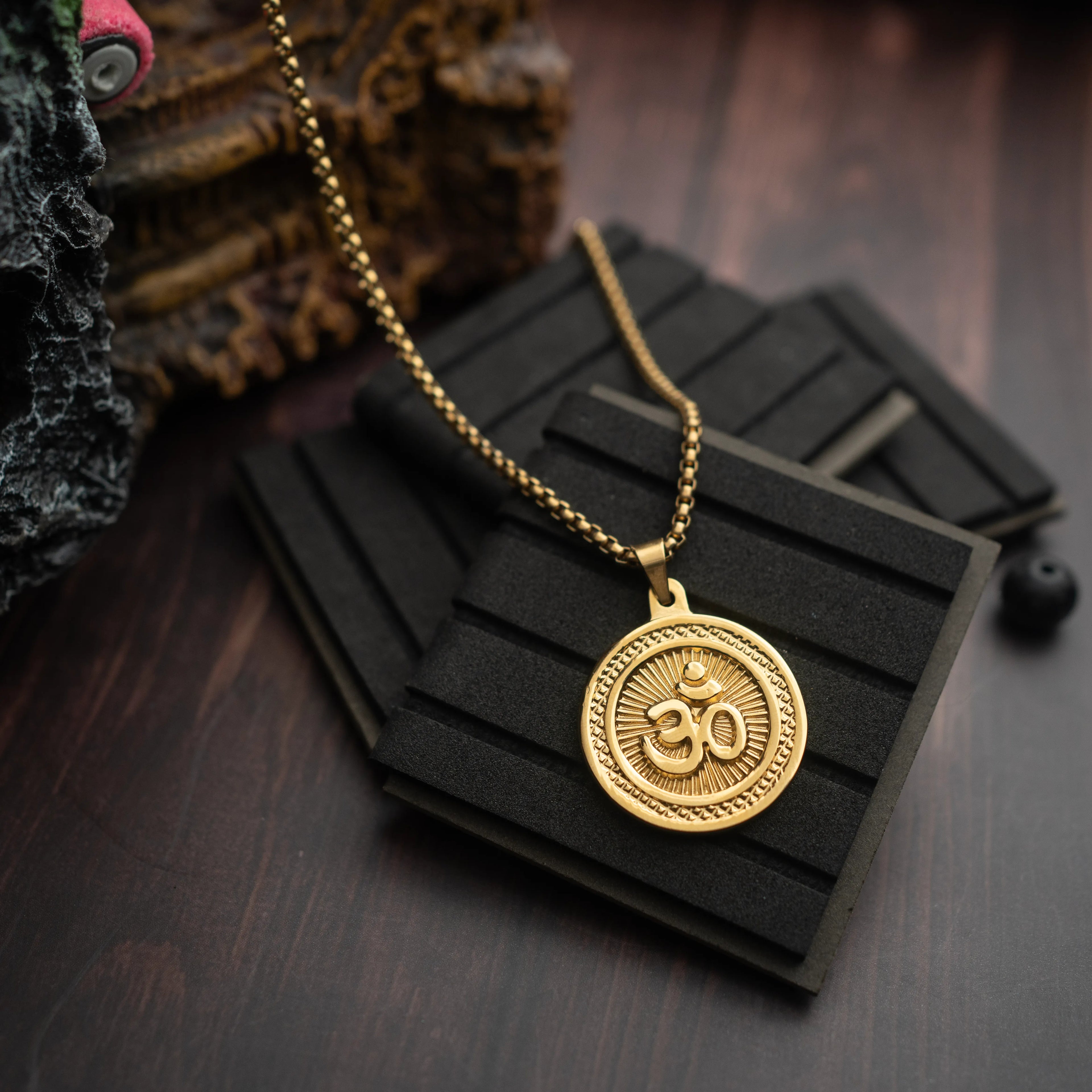 Om Orbit — Premium Gold